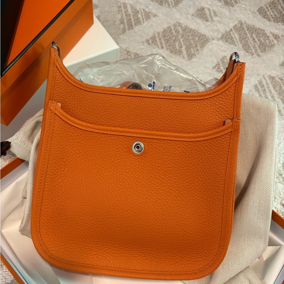 New Hermes Evelyne 23 (new size) Orange Crossbody Bag - Picture 7 of 11